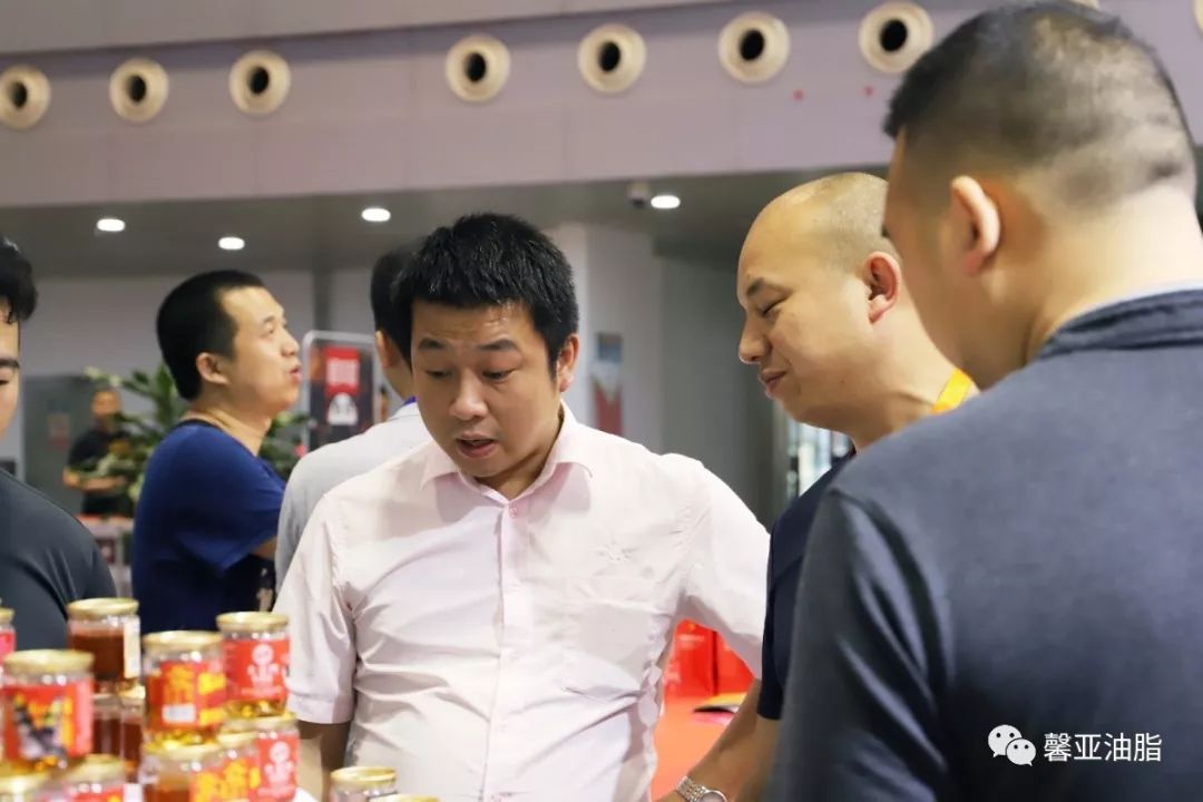 馨田驚艷亮相中國(guó)重慶餐飲連鎖加盟/食材博覽會(huì)（2019），受到各界領(lǐng)導(dǎo)蒞臨參觀(圖10)